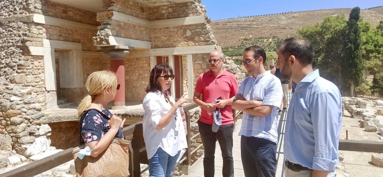Στη Κνωσό ξεναγήθηκε Διευθυντικό στέλεχος της ΟΥΝΕΣΚΟ