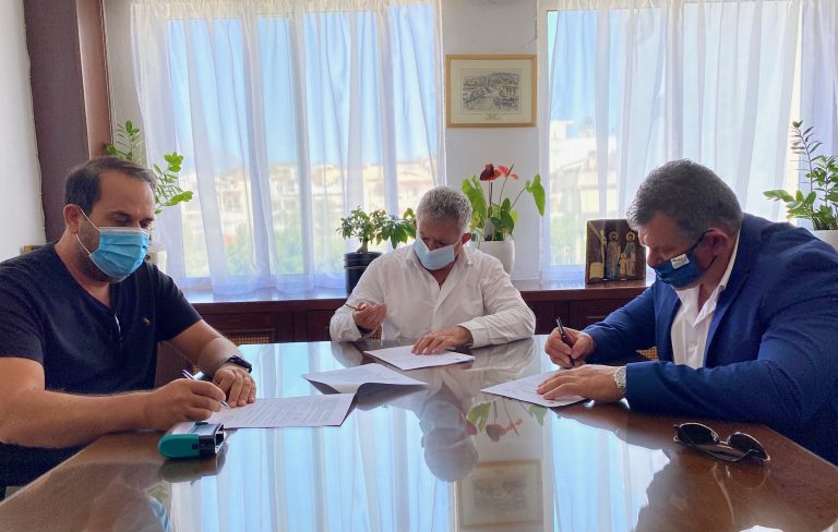 Ηράκλειο: Υπογραφή σύμβασης για τη συντήρηση του σταδίου Μοιρών