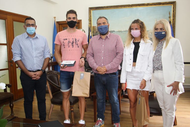 Στο Δημαρχείο Χανίων ο Χρυσός Ολυμπιονίκης της κωπηλασίας, Στέφανος Ντούσκος