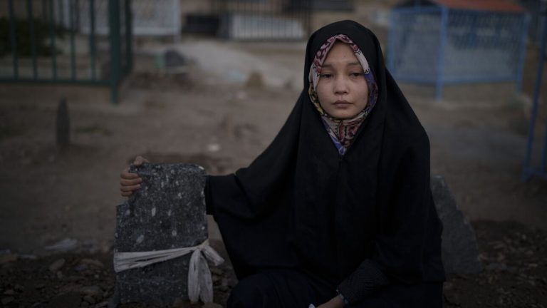 Αφγανιστάν: Έκκληση Ταλιμπάν για περισσότερη βοήθεια ενώ τα κορίτσια αποκλείονται από τα σχολεία