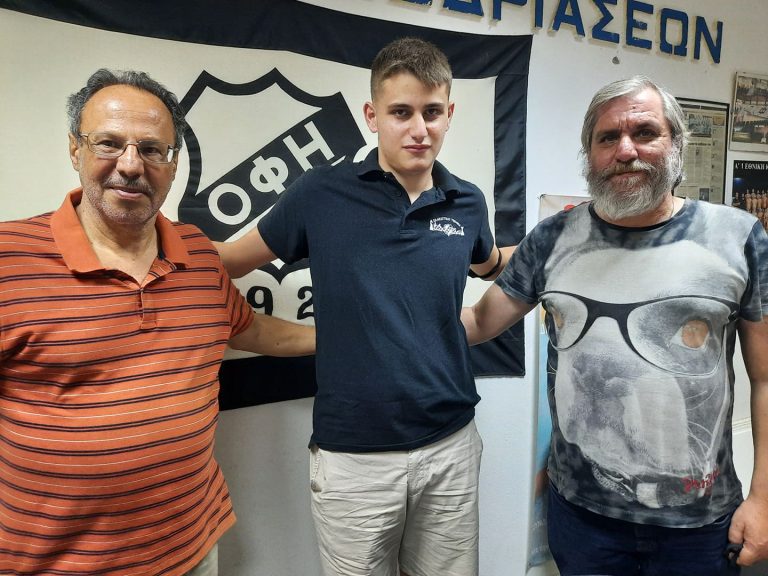 Ο Γιάννης Δανδάλης συνεχάρη τον 17χρονο σκακιστή του ΟΦΗ που αναδείχθηκε δεύτερος στην Ελλάδα