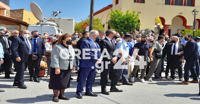 Η Κρητική γη «υποδέχτηκε» τον Μίκη Θεοδωράκη – Το τελευταίο «αντίο» (εικόνες – βίντεο)