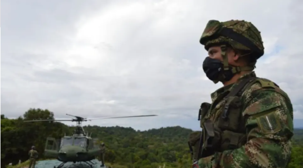 Κολομβία: Πέντε στρατιωτικοί νεκροί σε επίθεση αποδιδόμενη στη μεγαλύτερη συμμορία που διακινεί ναρκωτικά