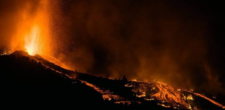 Ισπανία – Άνοιξε ξανά το αεροδρόμιο της Λα Πάλμα μετά την έκρηξη του ηφαιστείου