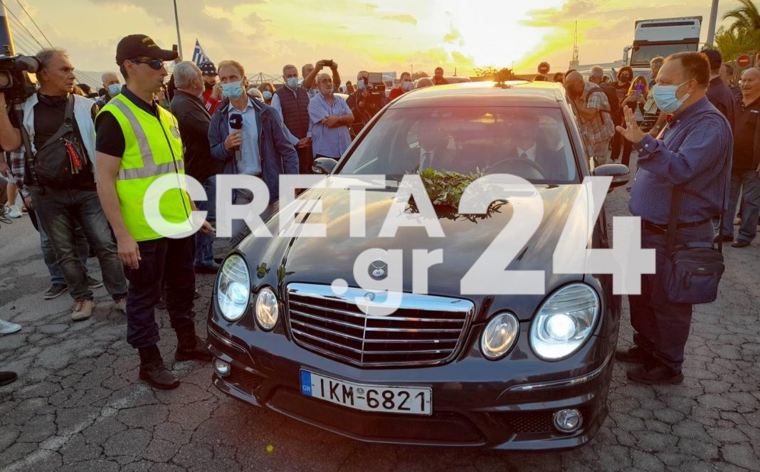 Η Κρήτη αποχαιρετά τον Μίκη Θεοδωράκη (εικόνες – βίντεο)