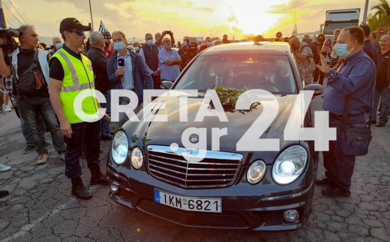 Η Κρήτη αποχαιρετά τον Μίκη Θεοδωράκη (εικόνες – βίντεο)