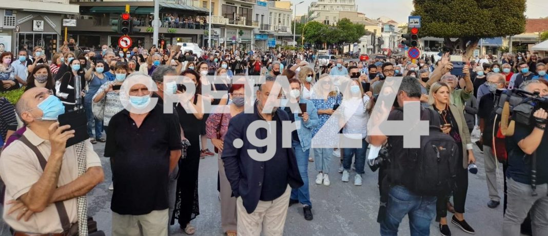 Πολιτικοί και καλλιτέχνες αποχαιρετούν τον Μίκη Θεοδωράκη στο CRETA
