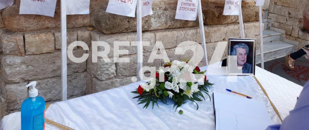 Στον Γαλατά Χανίων κατευθύνεται η σορός του Μίκη Θεοδωράκη (εικόνες)