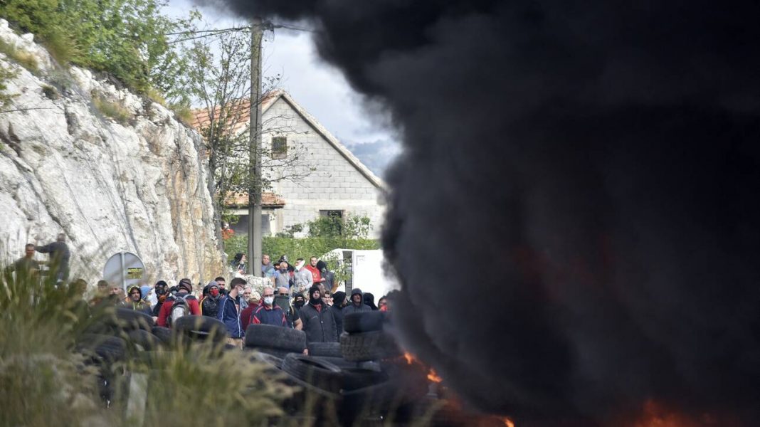 Πολεμικό σκηνικό στο Μαυροβούνιο κατά την ενθρόνιση του νέου Μητροπολίτη από τη Σερβική Εκκλησία