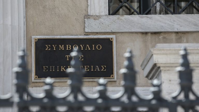 ΣτΕ: Αντισυνταγματικό το όριο ύψους για την κατάταξη γυναικών στις στρατιωτικές σχολές