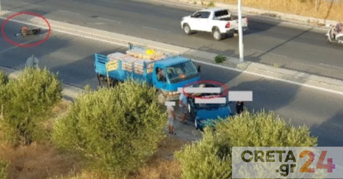 Oδηγός μοτοσικλέτας κατέληξε στην οροφή αυτοκινήτου
