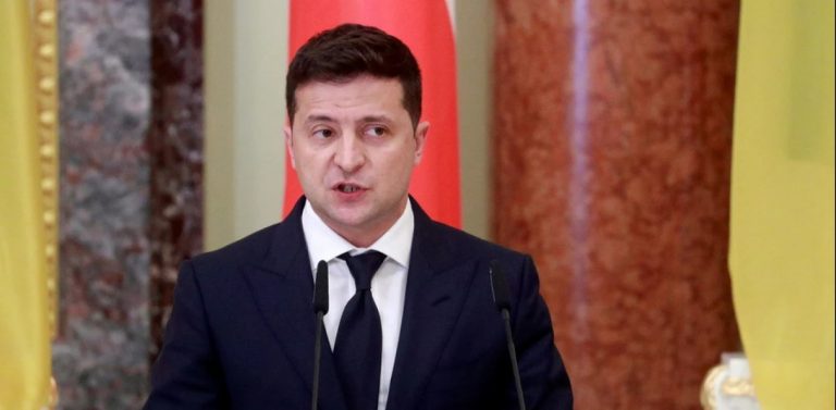 Ουκρανία: Πυροβολισμοί εναντίον του αυτοκινήτου που μετέφερε σύμβουλο του Ουκρανού Προέδρου