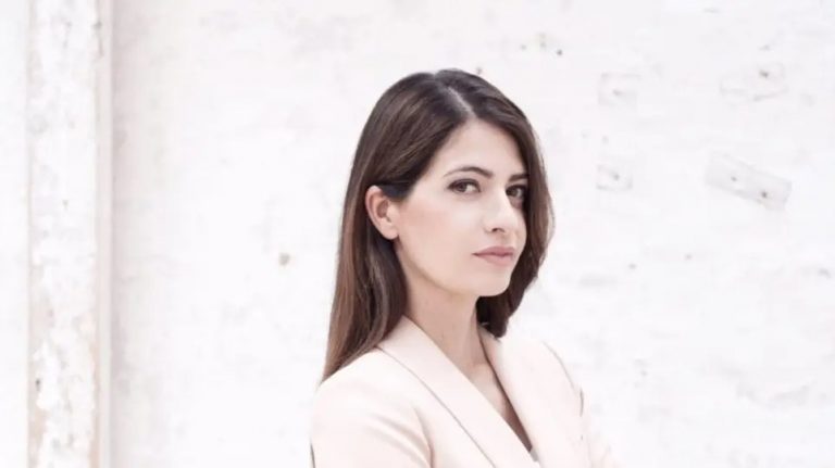 Λίντα Ζερβάκη: Η Κρητικιά που θα συντονίσει την τηλεμαχία για την Καγκελαρία των γερμανών πολιτικών