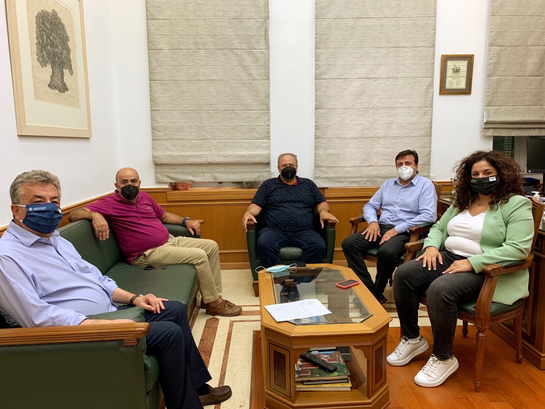 Παρατείνονται οι συμβάσεις για την μεταφορά των μαθητών των σχολείων