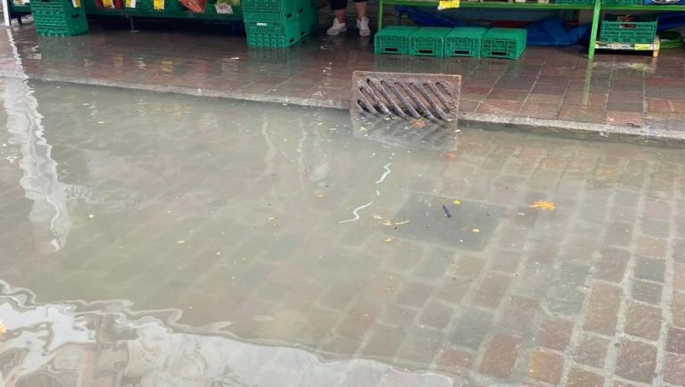 Πλημμύρισαν δρόμοι στην Παλιά Πόλη του Ρεθύμνου (εικόνες)