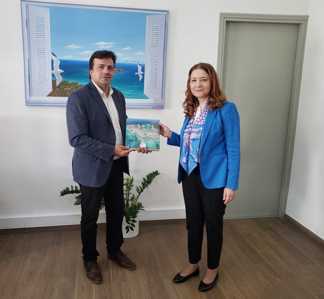 Επίσκεψη της επιτετραμμένης της Ρουμανικής Πρεσβείας στην Αντιπεριφέρεια Ηρακλείου