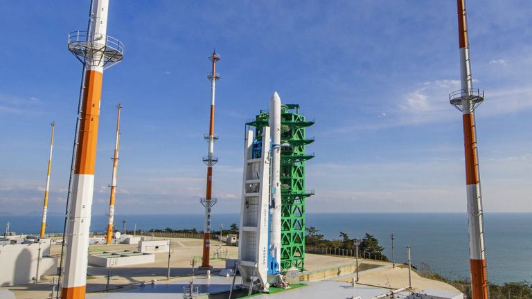 Νότια Κορέα: Αποτυχημένη η πρώτη προσπάθεια εκτόξευσης πυραύλου στο διάστημα