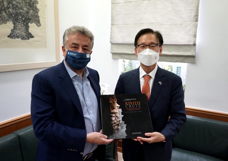 Συνάντηση Περιφερειάρχη Κρήτης με τον Πρέσβη της Κορέας