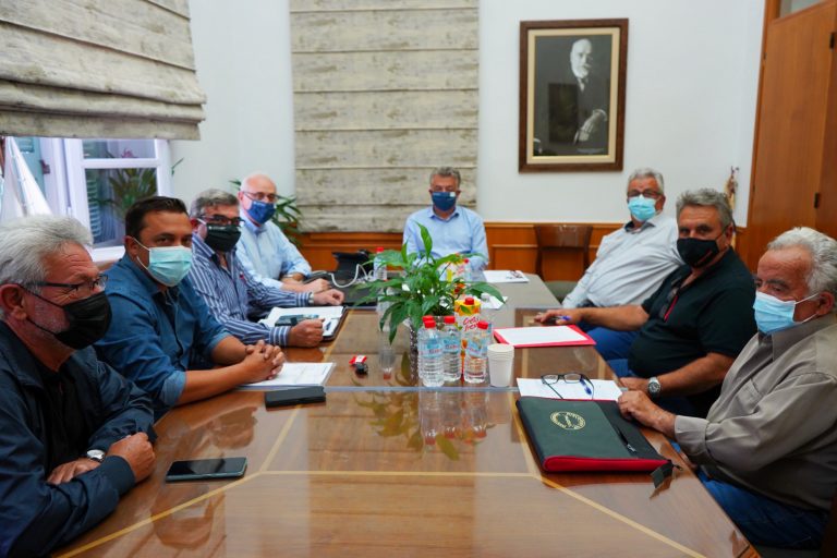 Mε εκπροσώπους των ΤΟΕΒ της Κρήτης συναντήθηκε ο Περιφερειάρχης