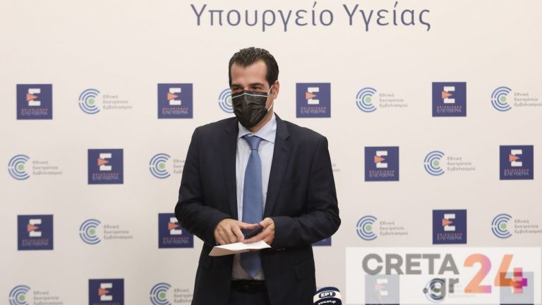 Πλεύρης: Εξετάζονται περισσότερες ελευθερίες για τους πλήρως εμβολιασμένους