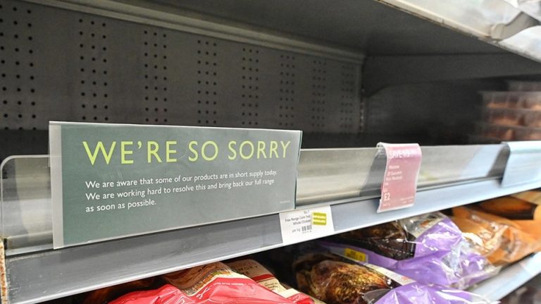 Βρετανία: Άδεια τα ράφια στα σούπερ μάρκετ – 1 στους 3 δεν βρίσκει τρόφιμα
