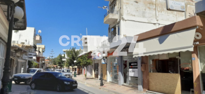 Αρκαλοχώρι: Tρομαγμένοι οι κάτοικοι από τους νέους σεισμούς – Ζωή στα χαλάσματα, ζωές σε κίνδυνο