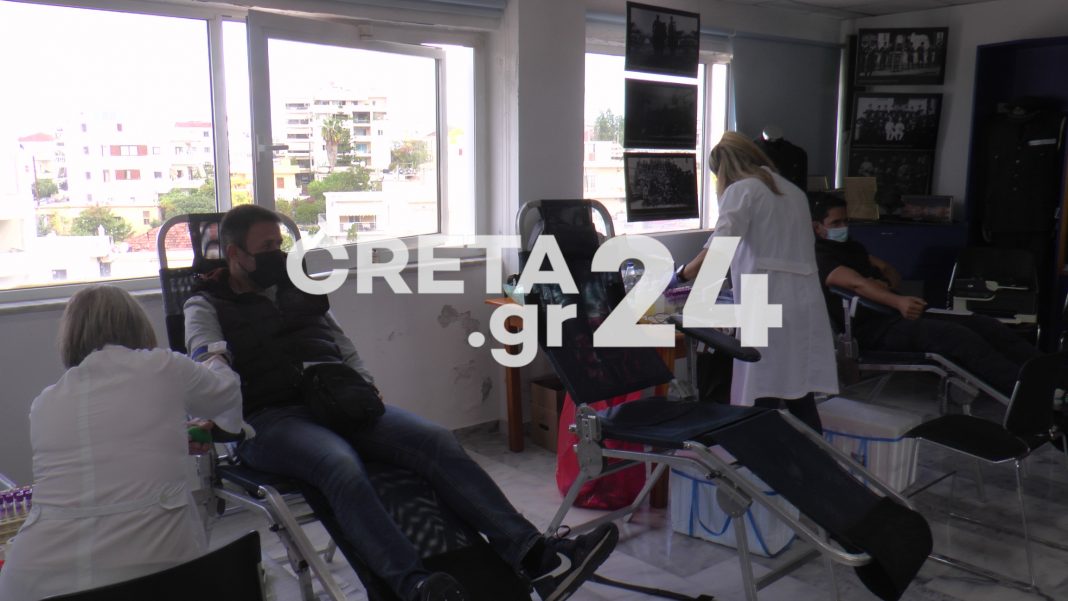 Κρήτη: Έδωσαν αίμα για καλό σκοπό οι αστυνομικοί (εικόνες)