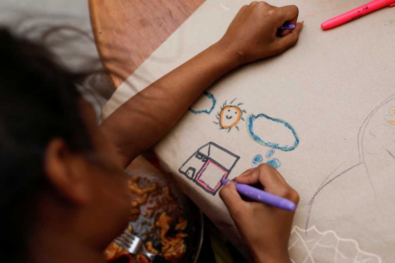 Κορωνοϊός: Κάθε 12 δευτερόλεπτα ένα παιδί χάνει τον άνθρωπο που το φρόντιζε