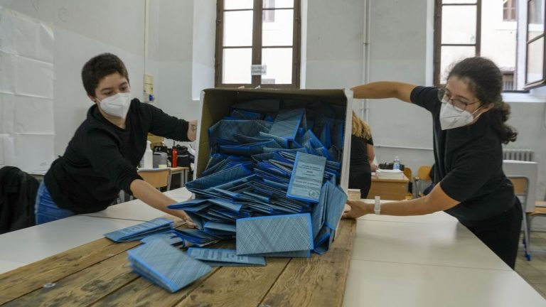 Δεύτερος γύρος ιταλικών δημοτικών εκλογών: Αποφασίζουν για δήμαρχο Ρώμη, Τορίνο και Τεργέστη
