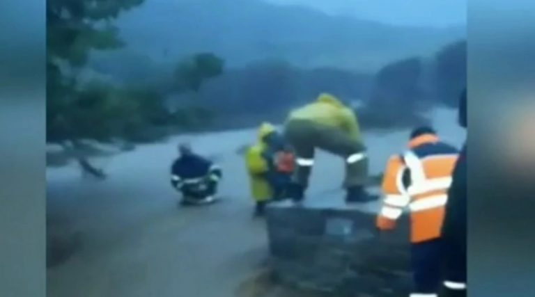 Κακοκαιρία «Μπάλλος»: Γερμανίδα τουρίστρια περιγράφει πώς σώθηκε με τα παιδιά της στην Εύβοια