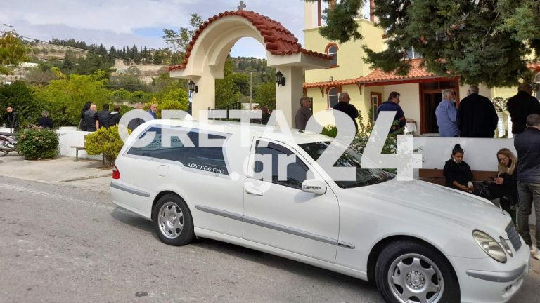 Ηράκλειο: Βουβός πόνος στην κηδεία της 48χρονης Νεκταρίας (εικόνες – βίντεο)