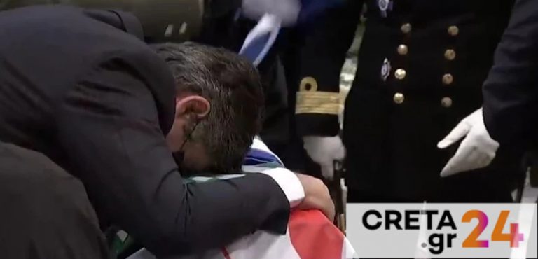 Φώφη Γεννηματά: Συντετριμμένος ο σύζυγός της αγκάλιασε το φέρετρο και ξέσπασε σε κλάματα