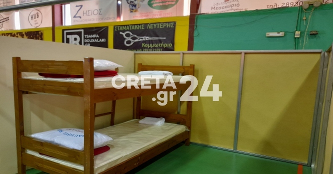 Σεισμός Αρκαλοχώρι: Διαχωριστικά ανάμεσα στα κρεβάτια των σεισμόπληκτων (εικόνες)