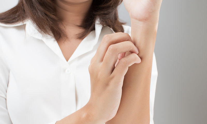 Κνίδωση Δέρματος: Από Αλλεργία ή άλλα αίτια;
