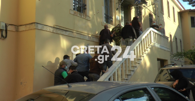 Κρήτη: Πήραν προθεσμία για να απολογηθούν οι επτά συλληφθέντες για την «φάμπρικα» όπλων και πυρομαχικών