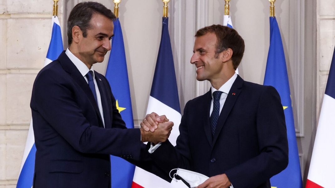 Πόλεμος στην Ουκρανία: Μήνυμα συμπαράστασης στην Ελλάδα από τον Εμανουέλ Μακρόν για τους δέκα ομογενείς