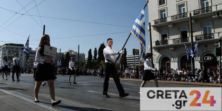 «Κληρώνει» για τις παρελάσεις της 28ης Οκτωβρίου: Τι υποστηρίζουν κυβερνητικά στελέχη, τι λένε οι ειδικοί, τα σενάρια