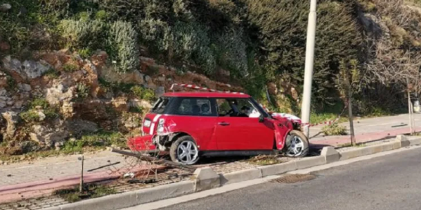 Κρήτη: Αυτοκίνητο «καρφώθηκε» σε στύλο της ΔΕΗ – Διακοπή ρεύματος στην περιοχή
