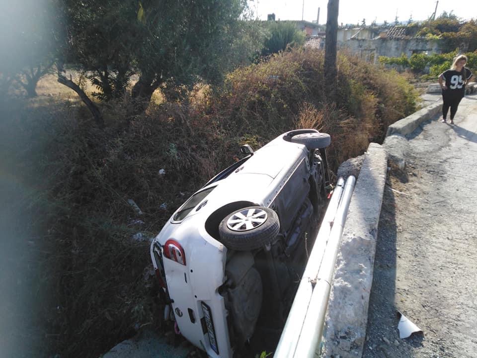 Ηράκλειο: Αυτοκίνητο έπεσε σε ρέμα – Από θαύμα σώθηκε ο οδηγός (εικόνες)