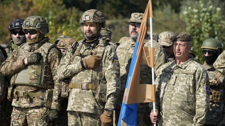 Παρατείνεται για 30 ημέρες ο στρατιωτικός νόμος στην Ουκρανία