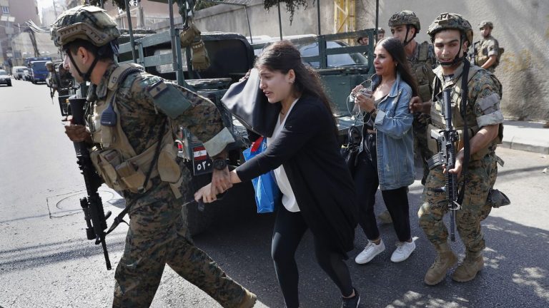 Κυβερνητική κρίση και «καμπάνες» εμφυλίου στον Λίβανο μετά το αιματοκύλισμα