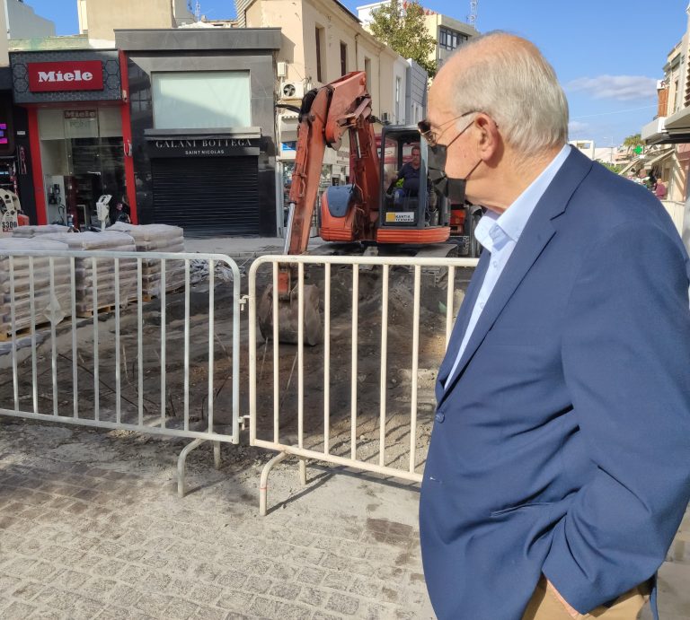 Ξεκίνησε η πλακόστρωση στην ανάπλαση του κέντρου – Αυτοψία από τον Δήμαρχο Ηρακλείου