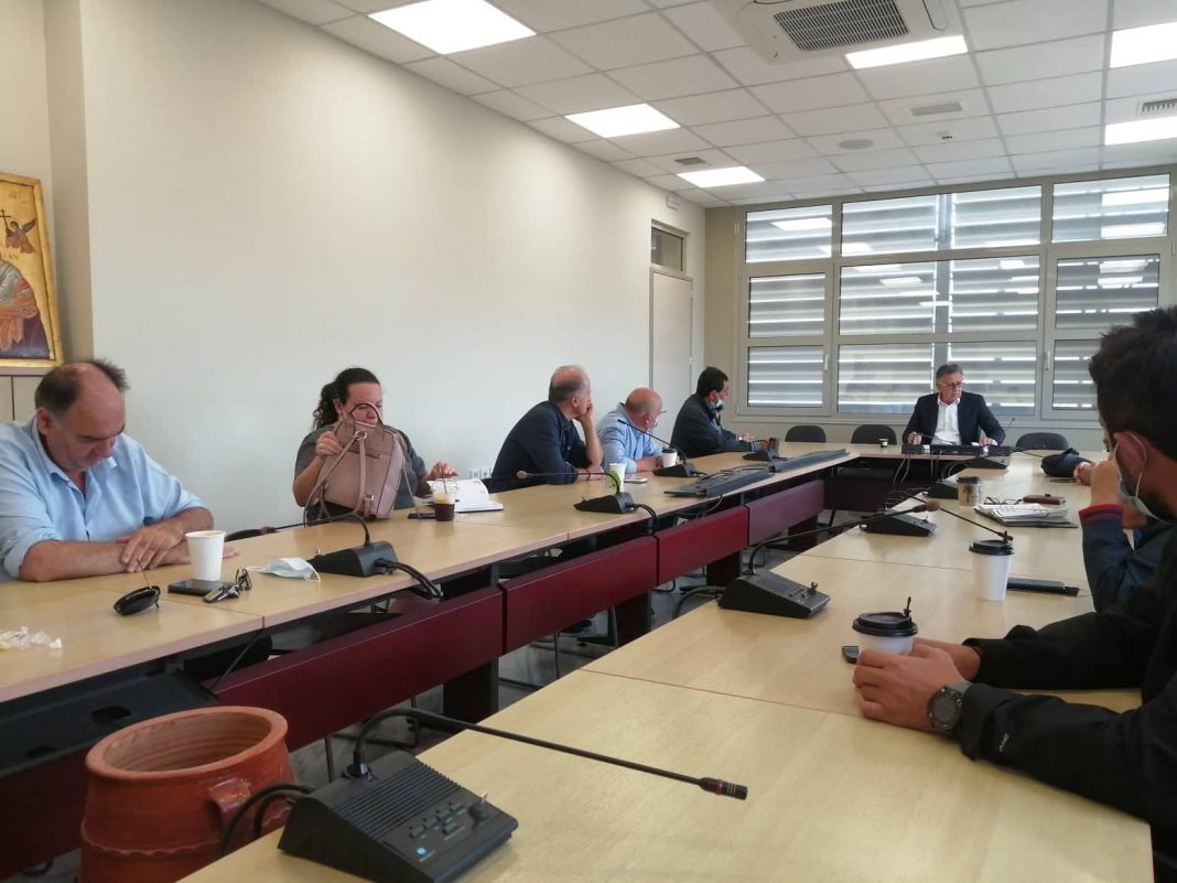 Ηράκλειο: Συνάντηση για τα ακατάλληλα σχολικά κτίρια στις σεισμόπληκτες περιοχές