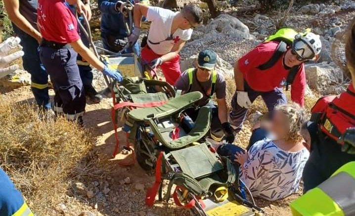Κρήτη: Συναγερμός για διάσωση 44χρονης από φαράγγι (εικόνες)