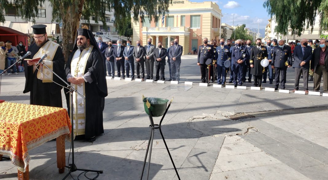 Με επιμνημόσυνη δέηση και κατάθεση στεφάνων τιμήθηκε στο Ηράκλειο η Hμέρα των Ενόπλων Δυνάμεων