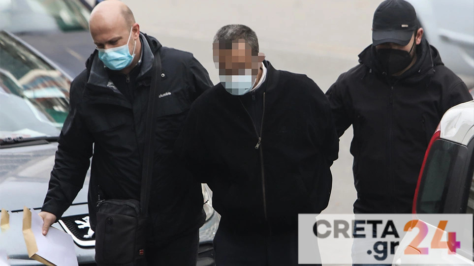 Στον εισαγγελέα ο 49χρονος που δολοφόνησε με 23 μαχαιριές τη σύζυγό του