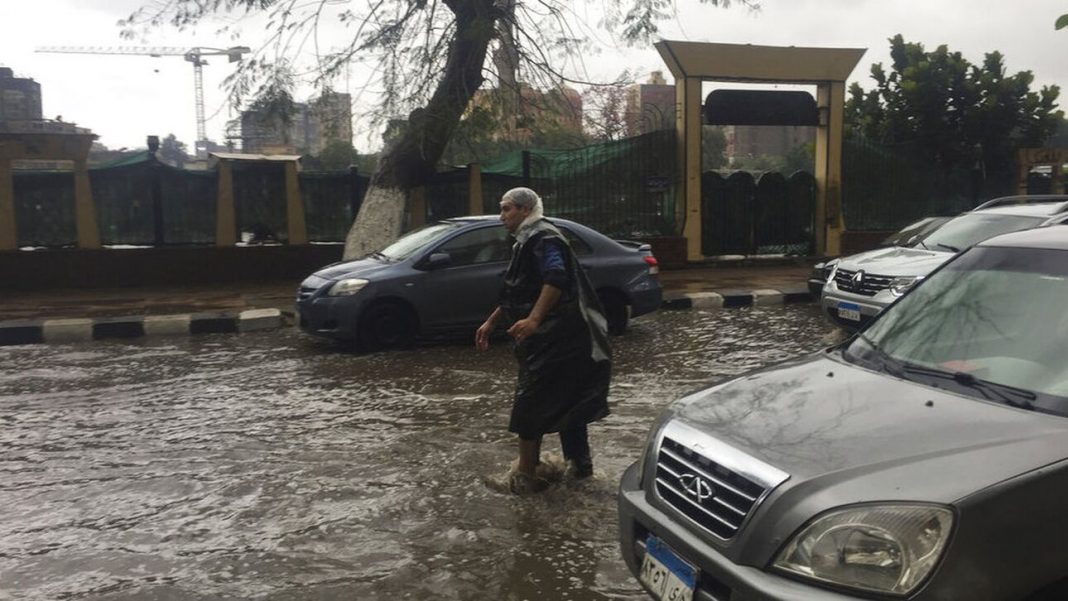 Αίγυπτος: Tέσσερις νεκροί και πάνω από 500 τσιμπήματα σκορπιών προκάλεσαν οι σφοδρές βροχοπτώσεις