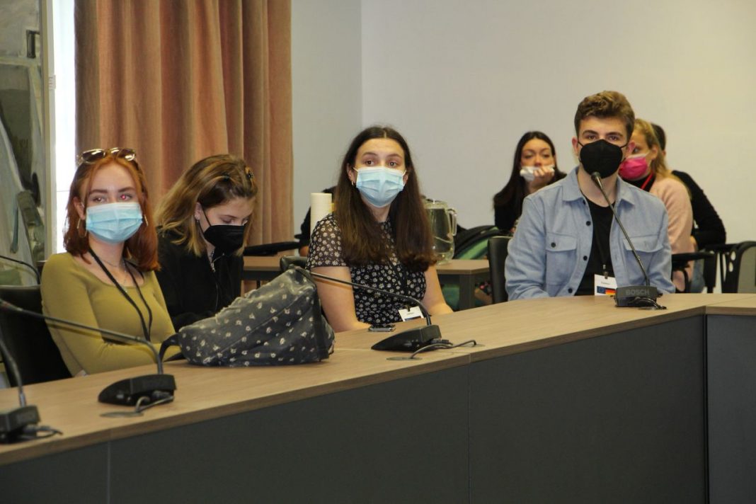 Στο Δημαρχείο Χανίων εκπαιδευτικοί και μαθητές στο πλαίσιο του Erasmus