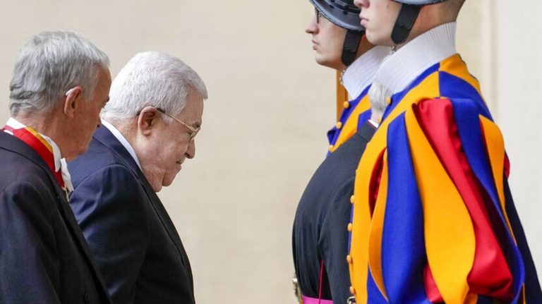 Συναντήσεις Αμπάς με Πάπα Φραγκίσκο και Ντράγκι για τη λύση δύο κρατών στο Μεσανατολικό