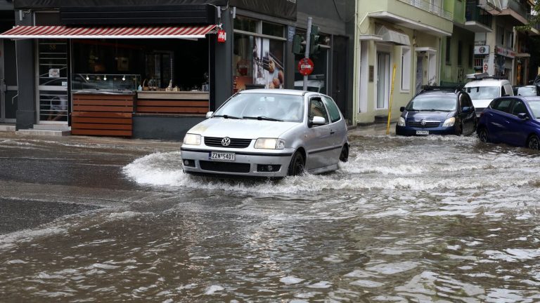 Καιρός: Χωρισμένη στα δύο την Πέμπτη η Ελλάδα – Πώς θα κινηθεί η κακοκαρία